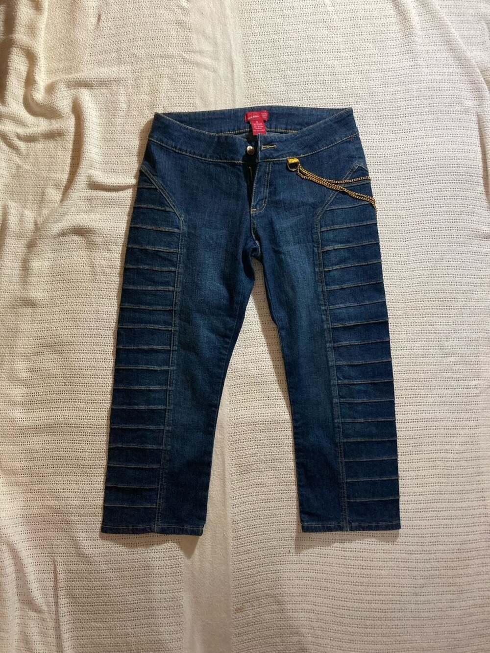 Apple Bottoms Dark Wash Pleated Moto Jeans with Chain Accent Size 8